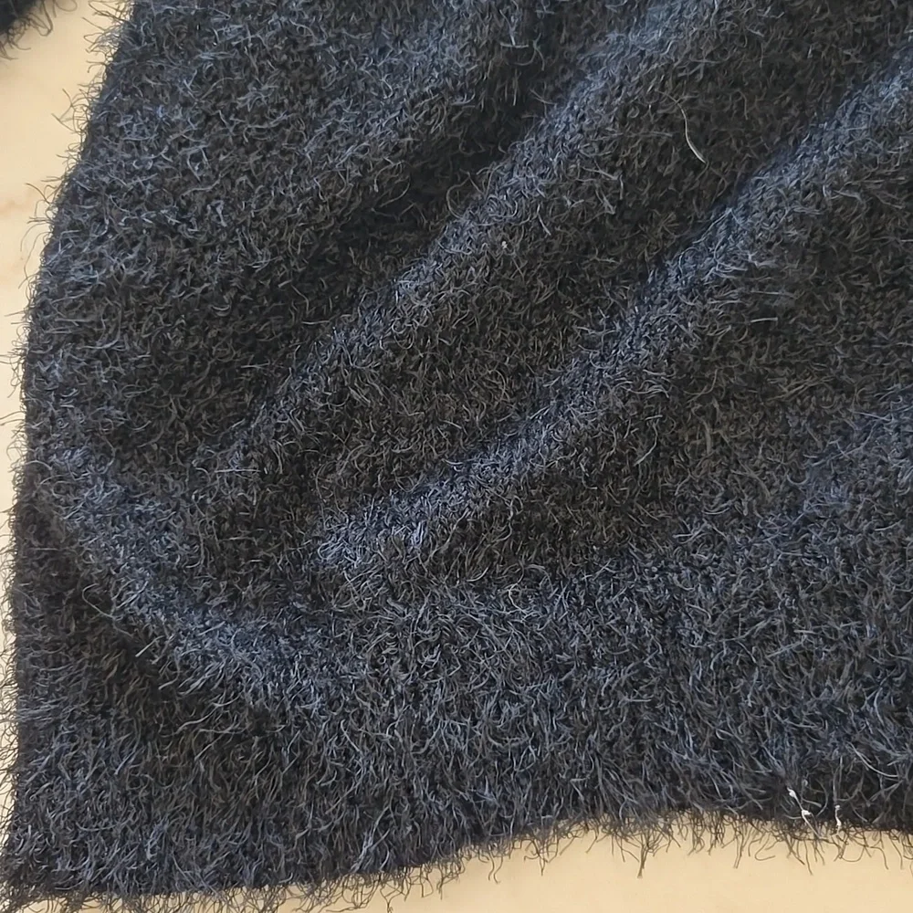 Sweater - Picture 5 of 8